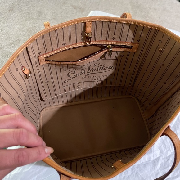 Like new Authentic Louis Vuitton neverfull - Picture 3 of 5